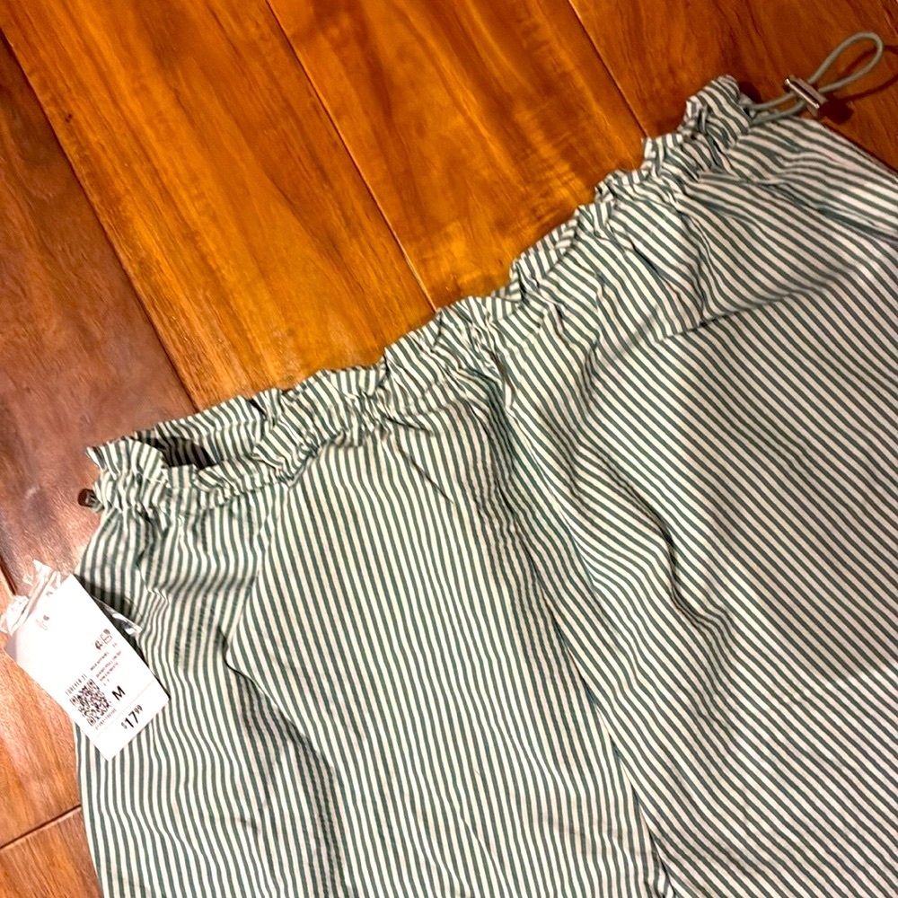Forever 21 Stripped Women Shorts✨ - Picture 8 of 10